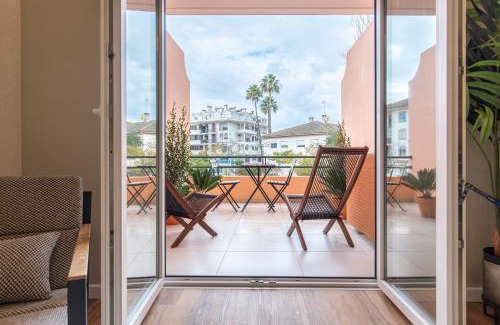Carcavelos Apartment | Deluxe 2BDR Apartment in Carcavelos by LovelyStay