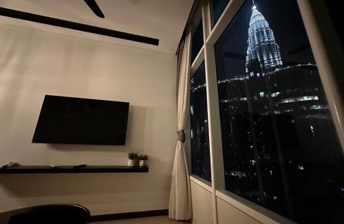 Kuala Lumpur City Centre Apartment | Deluxe Apartment Across KLCC