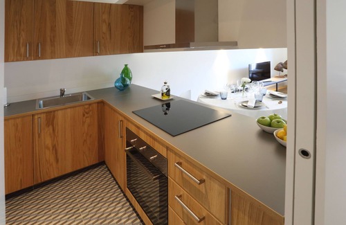Old Town Apartment | Deluxe apartment, in the center of Girona. WIFI & AIR