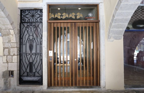 Old Town Apartment | Deluxe apartment, in the center of Girona. WIFI & AIR