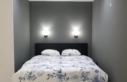 Chertanovo Yuzhnoye Apartment | Deluxe Apartment on Akademika Yangelya