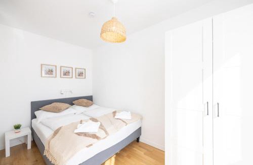 Wiener Neudorf Apartment | Deluxe Apartment with garden! Free Garage Parking included! Near SCS & Industry Center NÖ