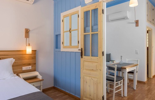 Pedi Apartment | Deluxe Apartment with Private Balcony and Sea View C, Symi