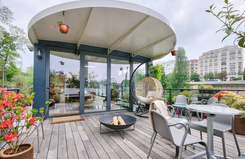 Puteaux Boat Rental | Deluxe barge 5 minutes from Parc Bagatelle