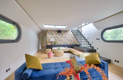 Puteaux Boat Rental | Deluxe barge 5 minutes from Parc Bagatelle