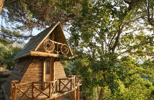 Ikaria House | Deluxe Bungalow with Sew View Tree House by Captain Ikaros