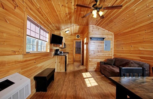 Spring Mills Cabin | Deluxe Cabin 63 w/4 Beds