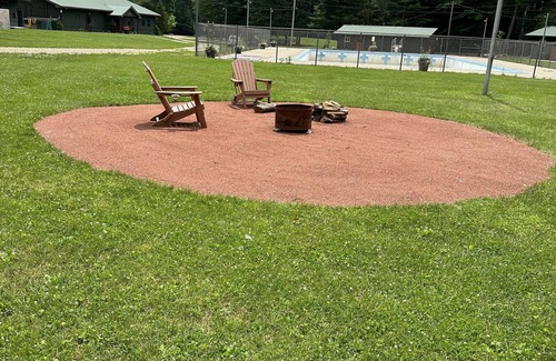 Hillsgrove Cabin | Deluxe Cabin F at Elk Creek Escape