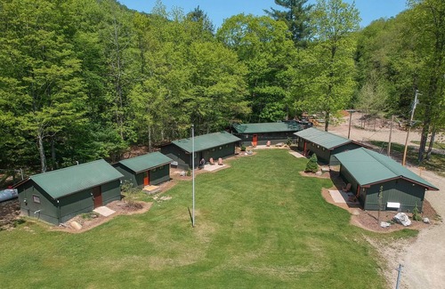 Hillsgrove Cabin | Deluxe Cabin F at Elk Creek Escape