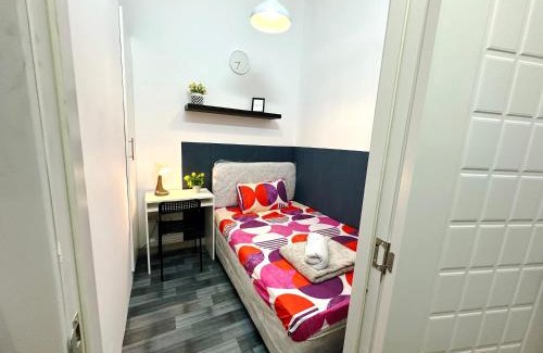 Barsha Heights House | Deluxe Couple Partition Room in Tecom Near Metro
