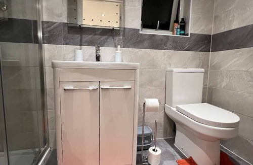 West Ham House | Deluxe Double Room with Shower