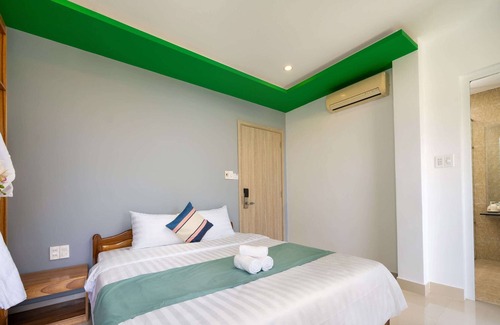 Cam Pho Villa | Deluxe double room with balcony - Dao tien homestay