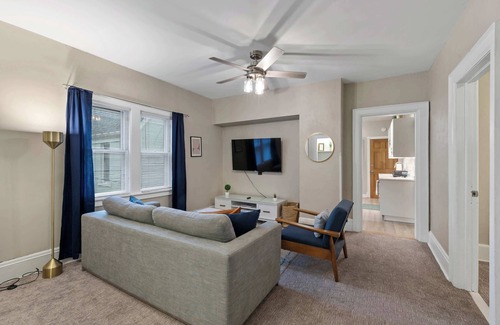 East Town House | Deluxe Dwelling 4Br, 2Ba| Sunlit, Spacious, Serine