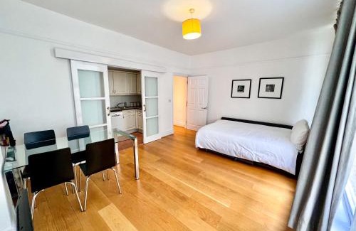 The City of London Apartment | Deluxe Entire Apartment Between Covent Garden and St Pauls Cathedral