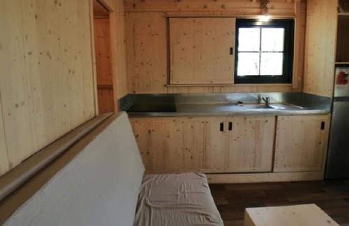 Saint-Cirq-Lapopie Cabin | DELUXE FAMILY CABIN ON PILOTS 1