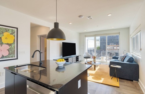 Historic Edgefield Apartment | Deluxe Four-Bedroom Suite + Balcony | The Carter