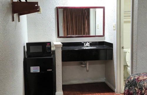 Grand Prairie Hotel | Deluxe Inn Motel By Oyo Grand Prairie Interstate 30