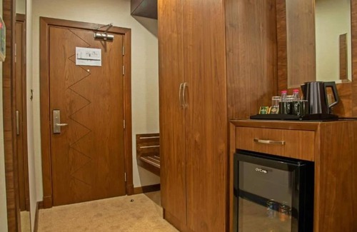 Jeddah House | Deluxe King Haven Elegant Emerald Stay