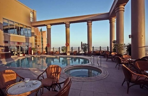 Abu Dhabi Apartment | Deluxe King Suite Near Corniche Beach By Luxury Bookings