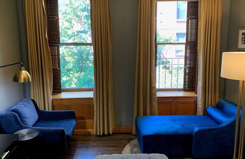 Chinatown House | Deluxe Large King Room