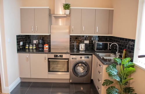 Sheffield Apartment | Deluxe Massive Apartment with parking -B2