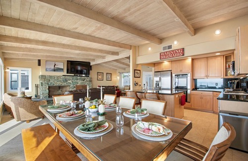 Capistrano Beach House | Deluxe Oceanfront Beach House I Luxury Hot Tub I Family Game Room I On the Beach
