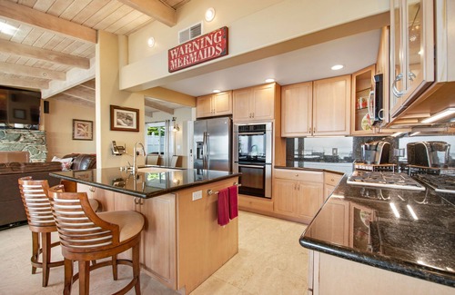 Capistrano Beach House | Deluxe Oceanfront Beach House I Luxury Hot Tub I Family Game Room I On the Beach