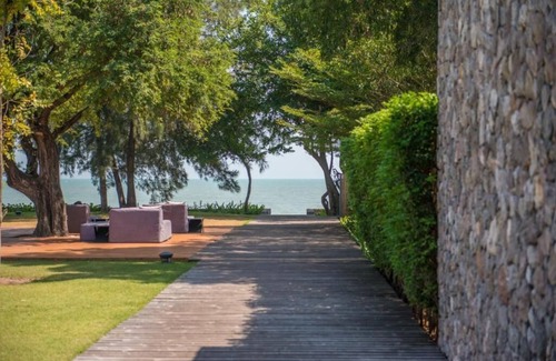 Prachuap Khiri Khan Villa | Deluxe Oceanfront Pool Villa - Tolani Resort Kui Burinn