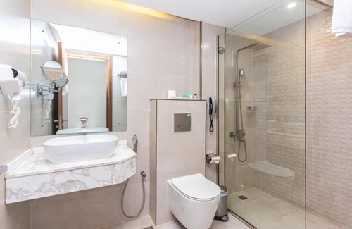 Al Rigga House | Deluxe Room Near New Westzone Market By Luxury Bookings