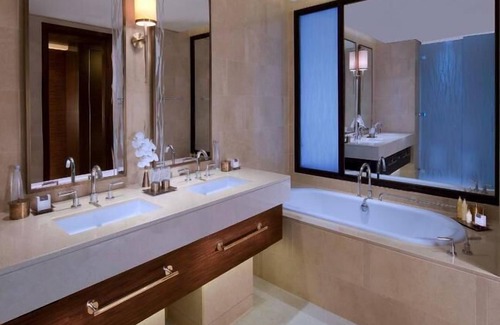 Eastern Mangrove Apartment | Deluxe Room Near Starbucks Mangroves