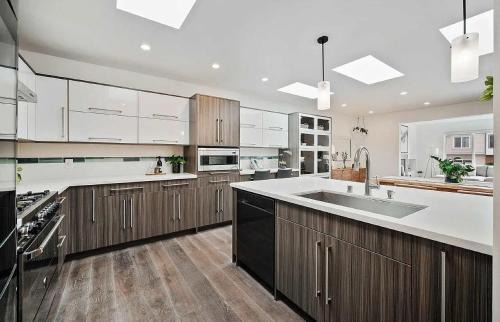 Parkside House | Deluxe Room with Private Bathroom & Full Amenities