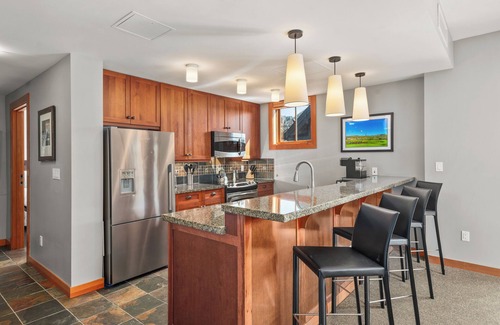 Snowmass Village Condo | Deluxe Ski-In/Ski-out Haven in Snowmass Village