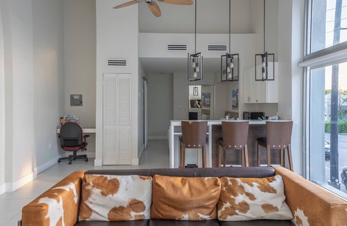 Northeast Miami Hotel | Deluxe Suite at The Biscayne Hotel: Unique MiMo Gem, Floor-to-Ceiling Viewn