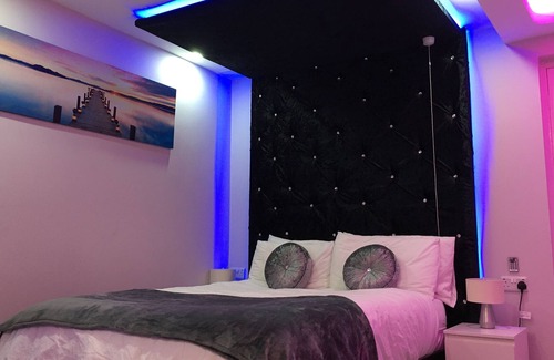 Bradford Apartment | Deluxe Suite Jacuzzi at Livit Serviced Apartments