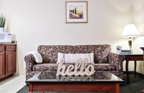 Pembine Apartment | Deluxe Suite | King Bed | Onsite Golf Course, Pool