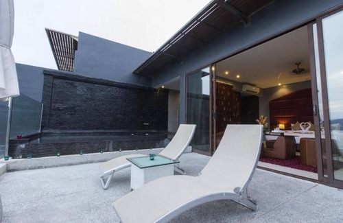 Patong Resort | Deluxe Suite with Jacuzzi in Patong (B)