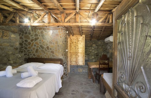 Agios Kirykos House | Deluxe Triple Room Daedalus by Captain Ikaros