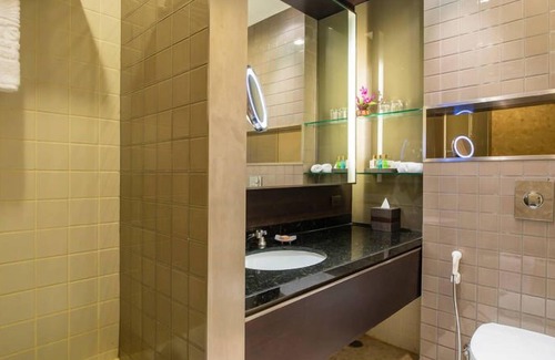 Bangkok Central Business District House | Deluxe,WiFi,BTS Phrompong-1