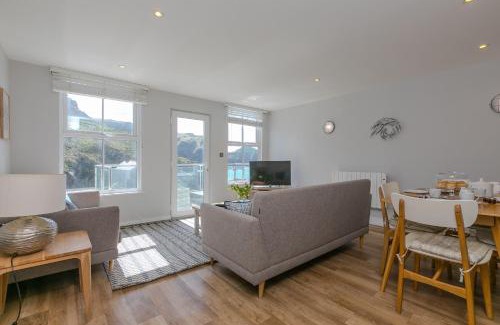 Mullion Apartment | Demelza