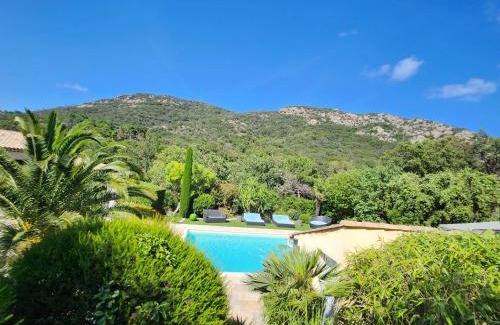 Plan-de-la-Tour Villa | Demeure raffinée et exceptionnelle dans un cadre de vacances idéal à l'ombre des pins parasols