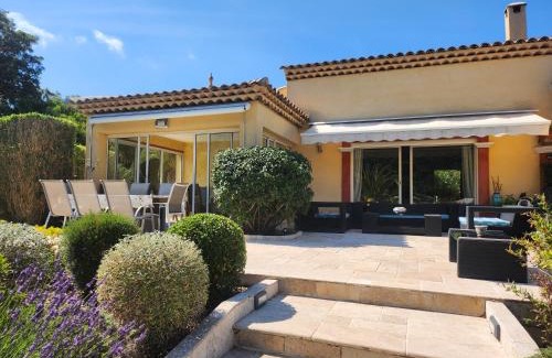 Plan-de-la-Tour Villa | Demeure raffinée et exceptionnelle dans un cadre de vacances idéal à l'ombre des pins parasols