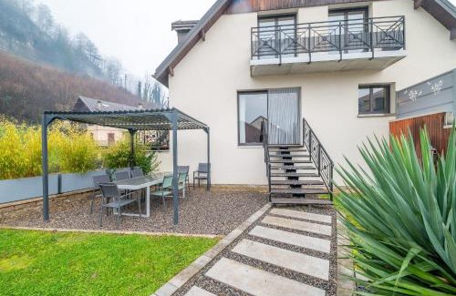 Ornans Villa | Demoiselle Loue