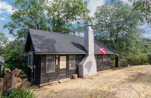Julian Cabin | Den Elske Hytte - A Quaint & Magical Mountain Hideaway in Wooded Julian