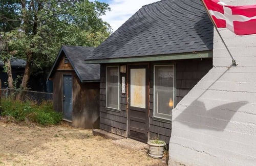 Julian Cabin | Den Elske Hytte - A Quaint & Magical Mountain Hideaway in Wooded Julian