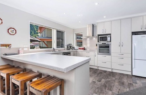 Arrowtown House | Denbigh Escape - Perfect location, family-friendly!