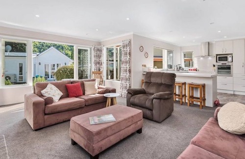 Arrowtown House | Denbigh Escape - Perfect location, family-friendly!