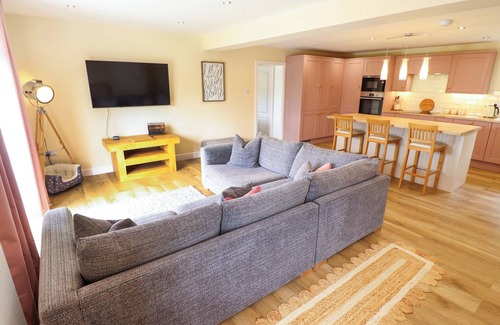 Helsey Cottage | DENHOLME, pet friendly, with a garden in Hogsthorpe