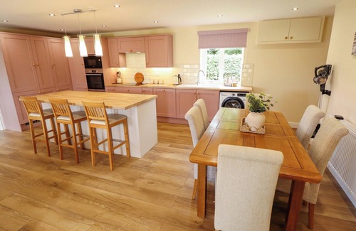 Helsey Cottage | DENHOLME, pet friendly, with a garden in Hogsthorpe