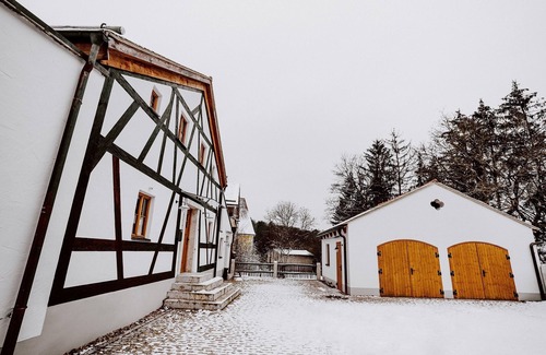 Riedenburg Apartment | Denkmalgeschütztes Chalet mit Drei Schlafzimmern
