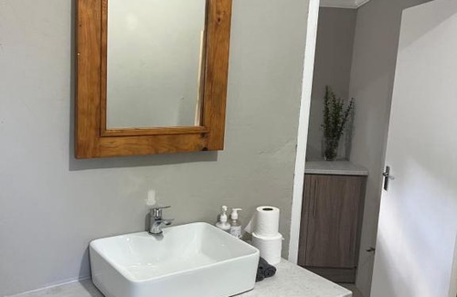 Blue Crane Route Apartment | Dennegeur Guesthouse